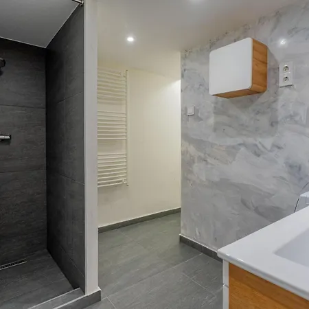 Full Equipment Designed In The Heart Of For 4 People Apartament