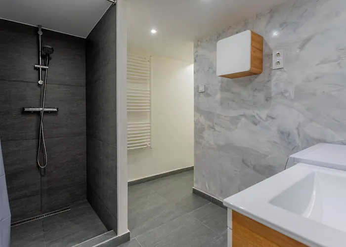 Full Equipment Designed In The Heart Of For 4 People Appartement
