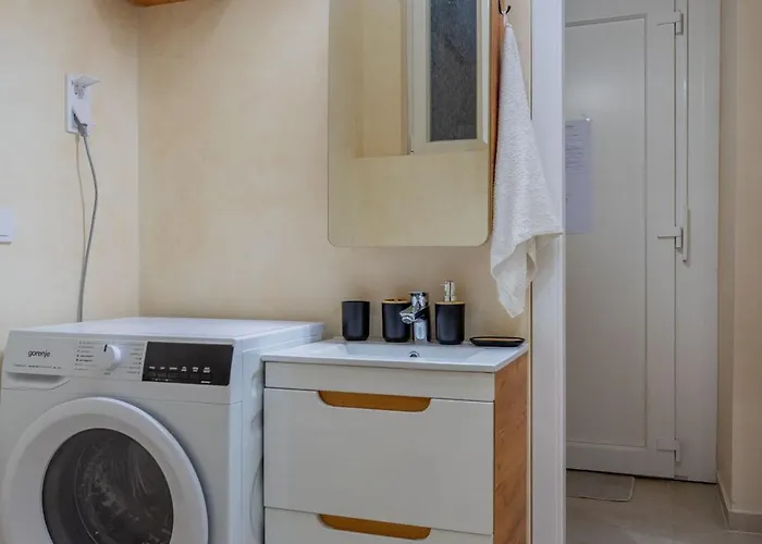 Full Equipment Designed In The Heart Of For 4 People Appartement *